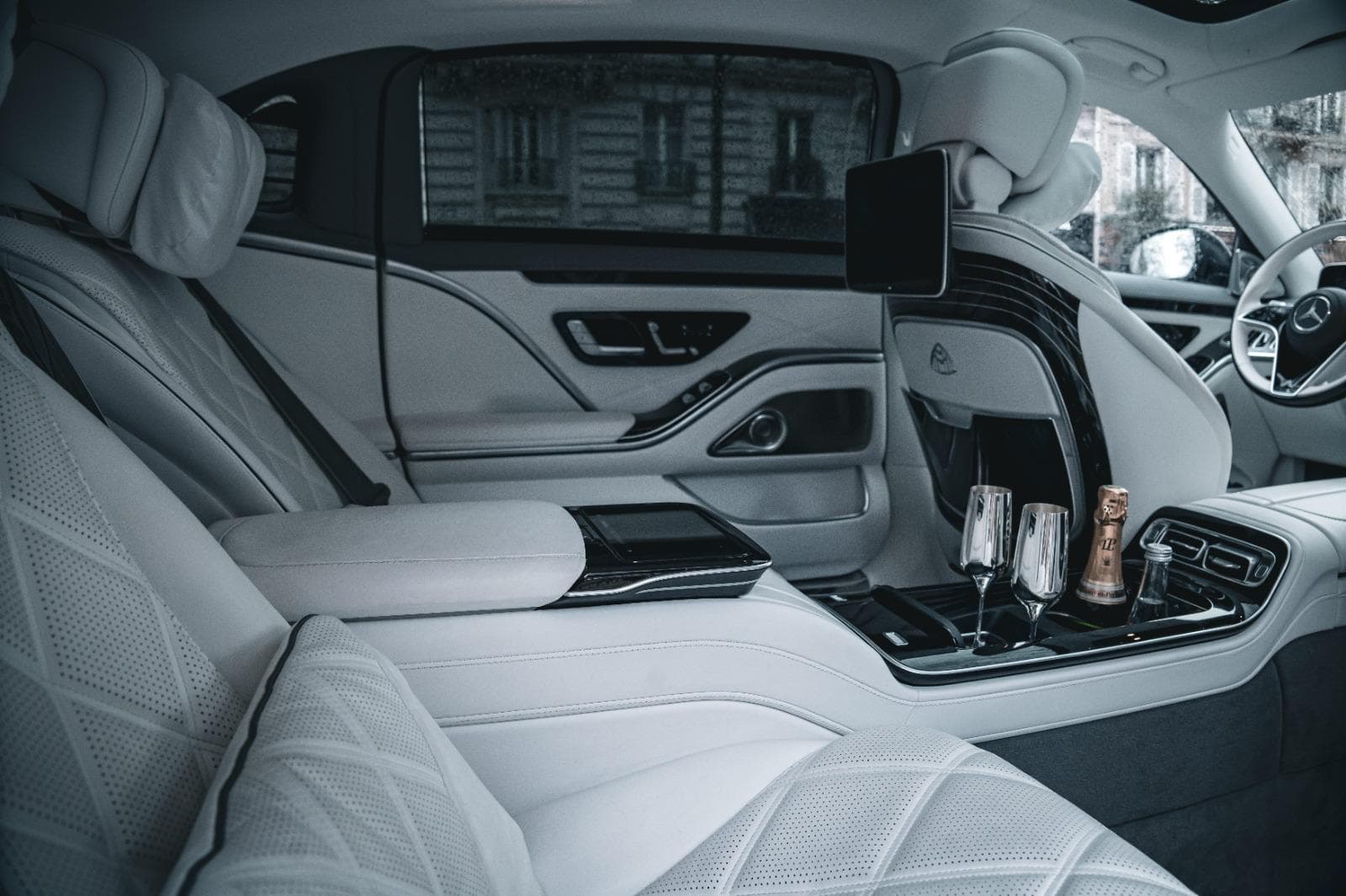 Mercedes-Maybach S-Class | FFGR Jets chauffeured ground transfer
