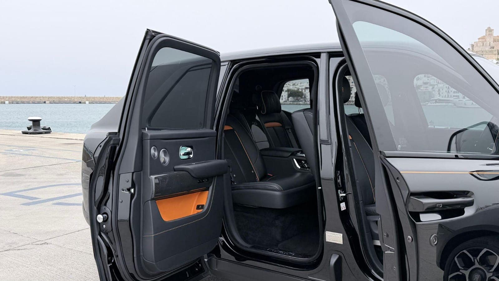 Rolls-Royce Cullinan | FFGR Jets chauffeured ground transfer